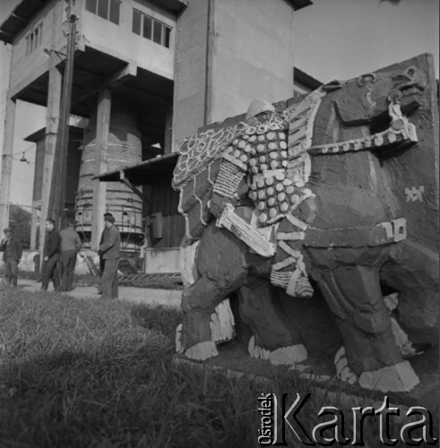 1968, Orońsko, Polska.
Plenerowa ekspozycja rzeźb, obecnie Centrum Rzeźby Polskiej .
Fot. Irena Jarosińska, zbiory Ośrodka KARTA