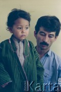 1992, Kabul, prowincja Kabul, Afganistan.
Afgański mężczyzna z dzieckiem.
Fot. Irena Jarosińska, zbiory Ośrodka KARTA