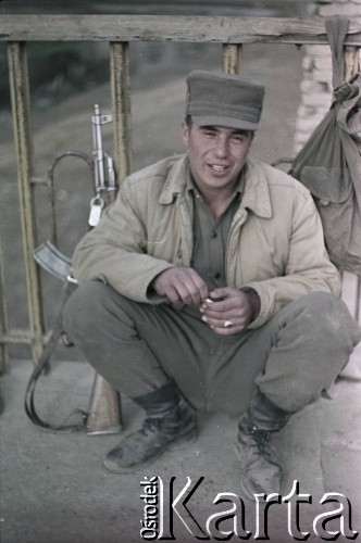 1992, Kabul, prowincja Kabul, Afganistan.
Portret mężczyzny w wojskowym mundurze.
Fot. Irena Jarosińska, zbiory Ośrodka KARTA