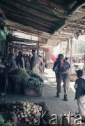 1992, Kabul, prowincja Kabul, Afganistan.
Na targu. Stoiska z warzywami.
Fot. Irena Jarosińska, zbiory Ośrodka KARTA