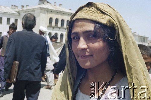 1992, Kabul, prowincja Kabul, Afganistan.
Portret młodej Afganki. 
Fot. Irena Jarosińska, zbiory Ośrodka KARTA