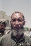 1992, Kabul, prowincja Kabul, Afganistan.
Centrum miasta. Portret mężczyzny w tradycyjnym stroju.
Fot. Irena Jarosińska, zbiory Ośrodka KARTA