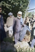 1992, Kabul, prowincja Kabul, Afganistan.
Hodowcy ptaków ozdobnych.
Fot. Irena Jarosińska, zbiory Ośrodka KARTA