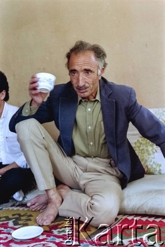 1992, Kabul, prowincja Kabul, Afganistan.
Spotkanie przy herbacie w afgańskim domu.
Fot. Irena Jarosińska, zbiory Ośrodka KARTA
