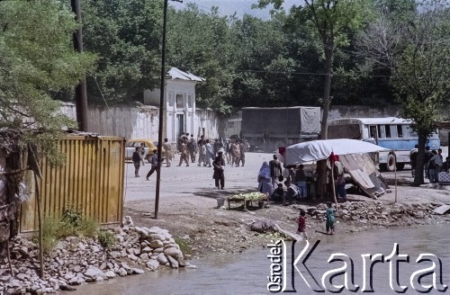 1992, Kabul, prowincja Kabul, Afganistan.
Nad brzegiem rzeki Kabul.
Fot. Irena Jarosińska, zbiory Ośrodka KARTA