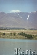 1992, Kabul, prowincja Kabul, Afganistan.
Jezioro Qargha na przedmieściach Kabulu. W tle pasma Hindukuszu.
Fot. Irena Jarosińska, zbiory Ośrodka KARTA
