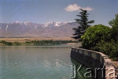 1992, Kabul, prowincja Kabul, Afganistan.
Widok na jezioro Qargha na przedmieściach miasta. W tle widoczne otaczające Kabul pasma Hindukuszu.
arosińska, zbiory Ośrodka KARTA