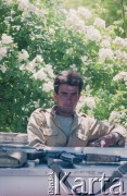 1992, Kabul, prowincja Kabul, Afganistan.
Portret mężczyzny w wojskowej koszuli.
Fot. Irena Jarosińska, zbiory Ośrodka KARTA