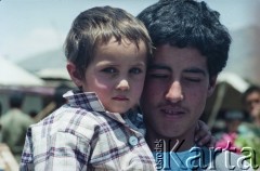 1992, Kabul, prowincja Kabul, Afganistan.
Dwaj afgańscy chłopcy.
Fot. Irena Jarosińska, zbiory Ośrodka KARTA