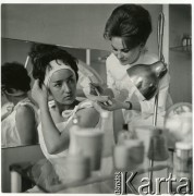 Lata 60., Polska.
Salon kosmetyczny.
Fot. Irena Jarosińska, zbiory Ośrodka KARTA