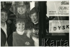 1987, Lublin, Polska.
Studentki Uniwersytetu Marii Curie-Skłodowskiej.
Fot. Irena Jarosińska, zbiory Ośrodka KARTA