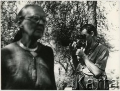 Lata 50. lub 60., Polska.
Z prawej fotograf Zbigniew Dłubak.
Fot. Irena Jarosińska, zbiory Ośrodka KARTA