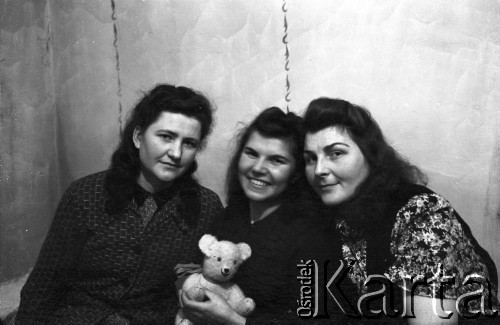 1955-1957, Workuta, Komi ASRR, ZSRR.
Więźniarki łagrów.
Fot. Eugeniusz Cydzik, udostępnił Eugeniusz Cydzik w ramach projektu 