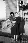 1955-1957, Workuta, Komi ASRR, ZSRR.
Zesłańcy przed jednym z domów.
Fot. Eugeniusz Cydzik, udostępnił Eugeniusz Cydzik w ramach projektu 
