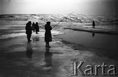 1955-1957, Workuta, Komi ASRR, ZSRR.
Połów ryb nad rzeką Workutą.
Fot. NN, udostępnił Eugeniusz Cydzik w ramach projektu 