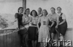 1940, Buzău, Rumunia.
Grupa Polek przebywających na uchodźstwie. Od lewej: Janina Cozoc Kowenicka, Sławomira Szorowska, Jadwiga Wołoszczuk, Hanna Chudówna, Halina Runiewska, Józefa Bykowska, Jadwiga Pilarska.
Fot. NN, zbiory Ośrodka KARTA, przekazała Janina Kowenicka