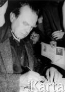 Czerwiec 1981, Warszawa, Polska.
Czesław Miłosz na spotkaniu z pracownikami i sympatykami Niezależnej Oficyny Wydawniczej NOWa w 