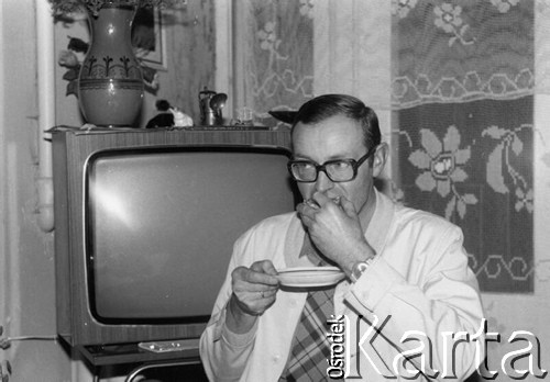 Październik 1979, Zalesie Górne, Polska.
Spotkanie Zespołu Wykonawczego Rady Sygnatariuszy Ruchu Obrony Praw Człowieka i Obywatela w domu Bogumiła Studzińskiego; Józef M. Janowski.
Fot. Janusz Krzyżewski, zbiory Ośrodka KARTA