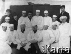 19.04.1954, Czukotka, ZSRR.
Pracownicy szpitala - sanitariusze.
Fot. NN, zbiory Ośrodka KARTA, udostępniła Wanda Baniuk