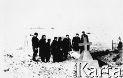 Brak daty, Czukotka, ZSRR.
Pogrzeb zmarłego więźnia.
Fot. NN, zbiory Ośrodka KARTA, udostępniła Wanda Baniuk