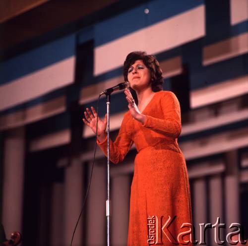 Czerwiec 1972, Zielona Góra, Polska.
Występ jednej z uczestniczek VIII Festiwalu Piosenki Radzieckiej.
Fot. Romuald Broniarek, zbiory Ośrodka KARTA.