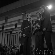 Czerwiec 1972, Zielona Góra, Polska.
Męskie trio wokalne na VIII Festiwalu Piosenki Radzieckiej.
Fot. Romuald Broniarek, zbiory Ośrodka KARTA.