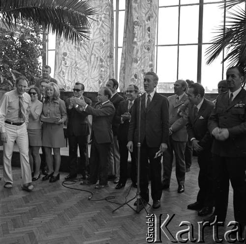 Czerwiec 1973, Zielona Góra, Polska.
Przewodniczący jury Wojciech Maklakiewicz [?] na spotkaniu w Palmiarni w czasie IX Festiwalu Piosenki Radzieckiej.
Fot. Romuald Broniarek, zbiory Ośrodka KARTA
