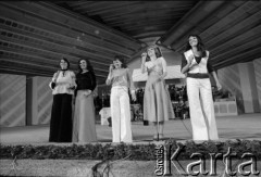 Czerwiec 1976, Zielona Góra, Polska.
Uczestnicy XII Festiwalu Piosenki Radzieckiej w czasie koncertu.
Fot. Romuald Broniarek, zbiory Ośrodka KARTA