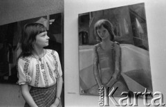 Czerwiec 1976, Zielona Góra, Polska.
Dziewczynka przed swoim portretem.
Fot. Romuald Broniarek, zbiory Ośrodka KARTA