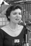 Czerwiec 1980, Zielona Góra, Polska.
XVI Festiwal Piosenki Radzieckiej. Elżbieta Walaszczyk podczas próby.
Fot. Romuald Broniarek, zbiory Ośrodka KARTA