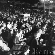 Czerwiec 1980, Zielona Góra, Polska.
Publiczność oraz jurorzy XVI Festiwalu Piosenki Radzieckiej w Zielonej Górze.
Fot. Romuald Broniarek, zbiory Ośrodka KARTA