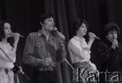 1981, Radom, Polska.
Występ podczas eliminacji do XVII Festiwalu Piosenki Radzieckiej w Zielonej Górze.
Fot. Romuald Broniarek, zbiory Ośrodka KARTA