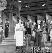 Czerwiec 1982, Zielona Góra, Polska.
Jadwiga Piątkowska i Marek Gajewski - konferansjerzy na XVIII Festiwalu Piosenki Radzieckiej podczas ceremonii wręczania nagród.
Fot. Romuald Broniarek, zbiory Ośrodka KARTA