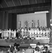 Kwiecień 1983, Inowrocław, woj. bydgoskie, Polska.
Występ podczas eliminacji do XIX Festiwalu Piosenki Radzieckiej.
Fot. Romuald Broniarek, zbiory Ośrodka KARTA