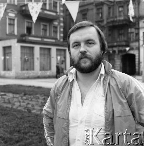 Kwiecień 1983, Inowrocław, woj. bydgoskie, Polska.
Uczestnik eliminacji XIX Festiwalu Piosenki Radzieckiej. 
Fot. Romuald Broniarek, zbiory Ośrodka KARTA