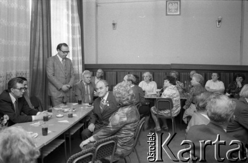 Kwiecień 1983, Inowrocław, woj. bydgoskie, Polska.
Eliminacje do XIX Festiwalu Piosenki Radzieckiej. Obrady.
Fot. Romuald Broniarek, zbiory Ośrodka KARTA