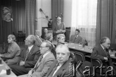 Kwiecień 1983, Inowrocław, woj. bydgoskie, Polska.
Eliminacje do XIX Festiwalu Piosenki Radzieckiej. Obrady.
Fot. Romuald Broniarek, zbiory Ośrodka KARTA