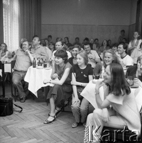 Czerwiec 1983, Zielona Góra, Polska.
XIX Festiwal Piosenki Radzieckiej. Ałła Pugaczowa podczas spotkania z publicznością. 
Fot. Romuald Broniarek, zbiory Ośrodka KARTA