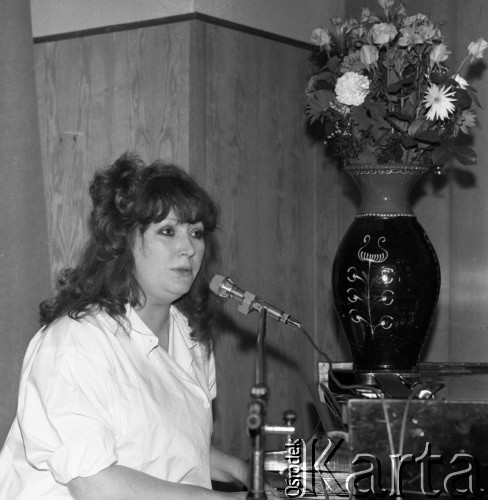 Czerwiec 1983, Zielona Góra, Polska.
XIX Festiwal Piosenki Radzieckiej. Ałła Pugaczowa - spotkanie z publicznością. 
Fot. Romuald Broniarek, zbiory Ośrodka KARTA