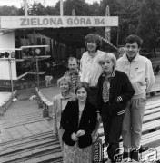 Czerwiec 1984, Zielona Góra, Polska.
Grupa uczestników XX Festiwalu Piosenki Radzieckiej.
Fot. Romuald Broniarek, zbiory Ośrodka KARTA