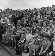 Czerwiec 1984, Zielona Góra, Polska.
XX Festiwal Piosenki Radzieckiej. Publiczność na widowni.
Fot. Romuald Broniarek, zbiory Ośrodka KARTA