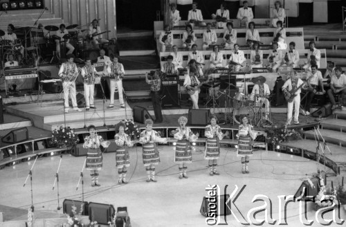 1988, Witebsk, Białoruska Socjalistyczna Republika Radziecka.
Występ podczas I Wszechzwiązkowym Festiwalu Polskiej Piosenki.
Fot. Romuald Broniarek, zbiory Ośrodka KARTA