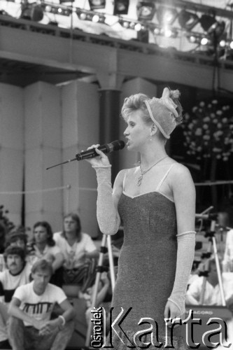 1988, Witebsk, Białoruska Socjalistyczna Republika Radziecka.
Występ na I Wszechzwiązkowym Festiwalu Polskiej Piosenki. 
Fot. Romuald Broniarek, zbiory Ośrodka KARTA