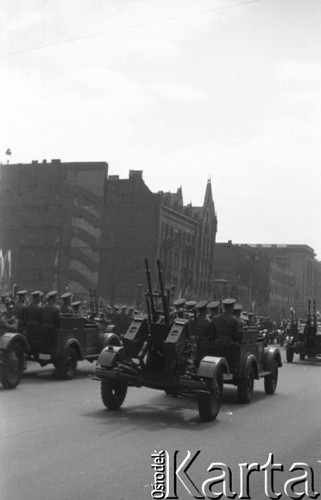 22.07.1956, Warszawa, Polska.
Uroczyste obchody Święta Odrodzenia Polski, defilada wojskowa i pokaz sprzętu wojskowego.
Fot. Romuald Broniarek, zbiory Ośrodka KARTA