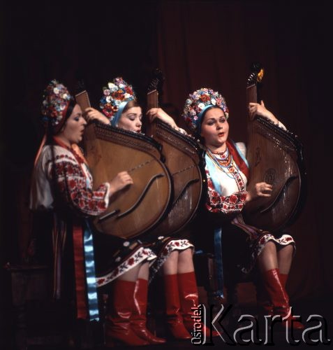 Kwiecień 1975, Warszawa, Polska.
Dni Kultury Radzieckiej, występ zespołu folklorystycznego.
Fot. Romuald Broniarek/KARTA
