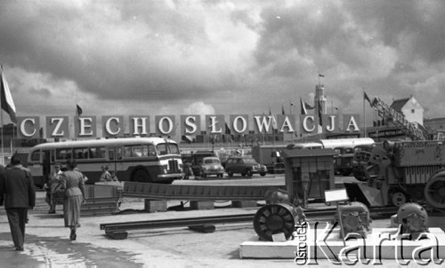 Czerwiec 1956, Poznań, Polska.
Targi Poznańskie, pawilon Czechosłowacji.
Fot. Romuald Broniarek, zbiory Ośrodka KARTA