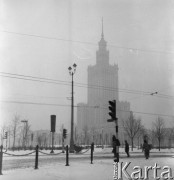 Zima 1956, Warszawa, Polska.
Widok Pałacu Kultury i Nauki.
Fot. Romuald Broniarek, zbiory Ośrodka KARTA