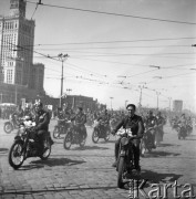 1.05.1958, Warszawa, Polska. 
Obchody święta 1 Maja, przejazd motocyklistów.
Fot. Romuald Broniarek, zbiory Ośrodka KARTA
