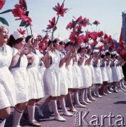 1.05.1975, Warszawa, Polska. 
Obchody święta 1 Maja, w pochodzie idą uczennice Liceum Medycznego.
Fot. Romuald Broniarek/KARTA
