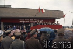 Kwiecień 1975, Terespol, Polska.
Powitanie radzieckich weteranów II wojny światowej, którzy przyjechali z wizytą do Polski. Transparent wiszący nad trybuną honorową: 